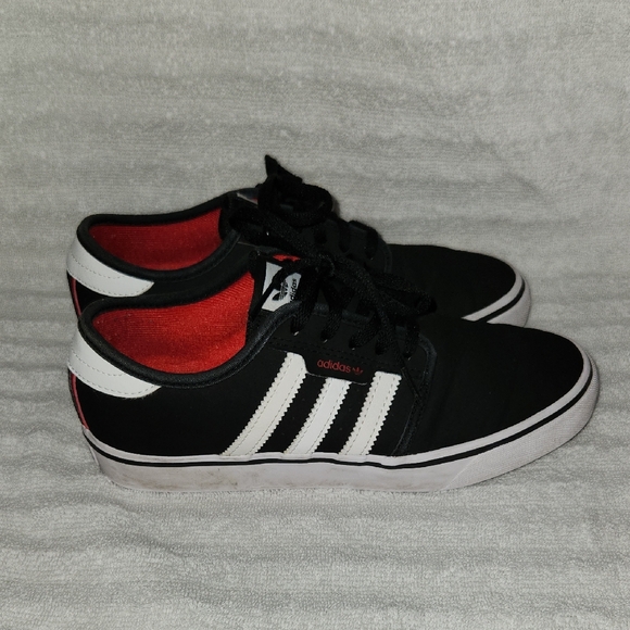 Adidas Men's Black and White Sneakers - Skateboarding Seeley Sepatu - Picture 1 of 11